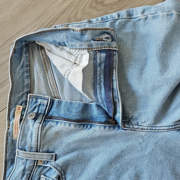 Levi's High Waisted Mom Jeans, Size 26 - Picture 9 of 16